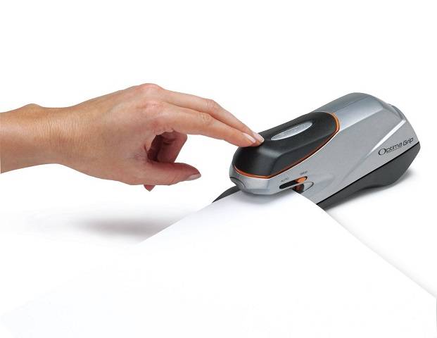 Swingline Electric Stapler, Optima Grip Dual Power, 20 Sheet Capacity, Silver (S7048207)