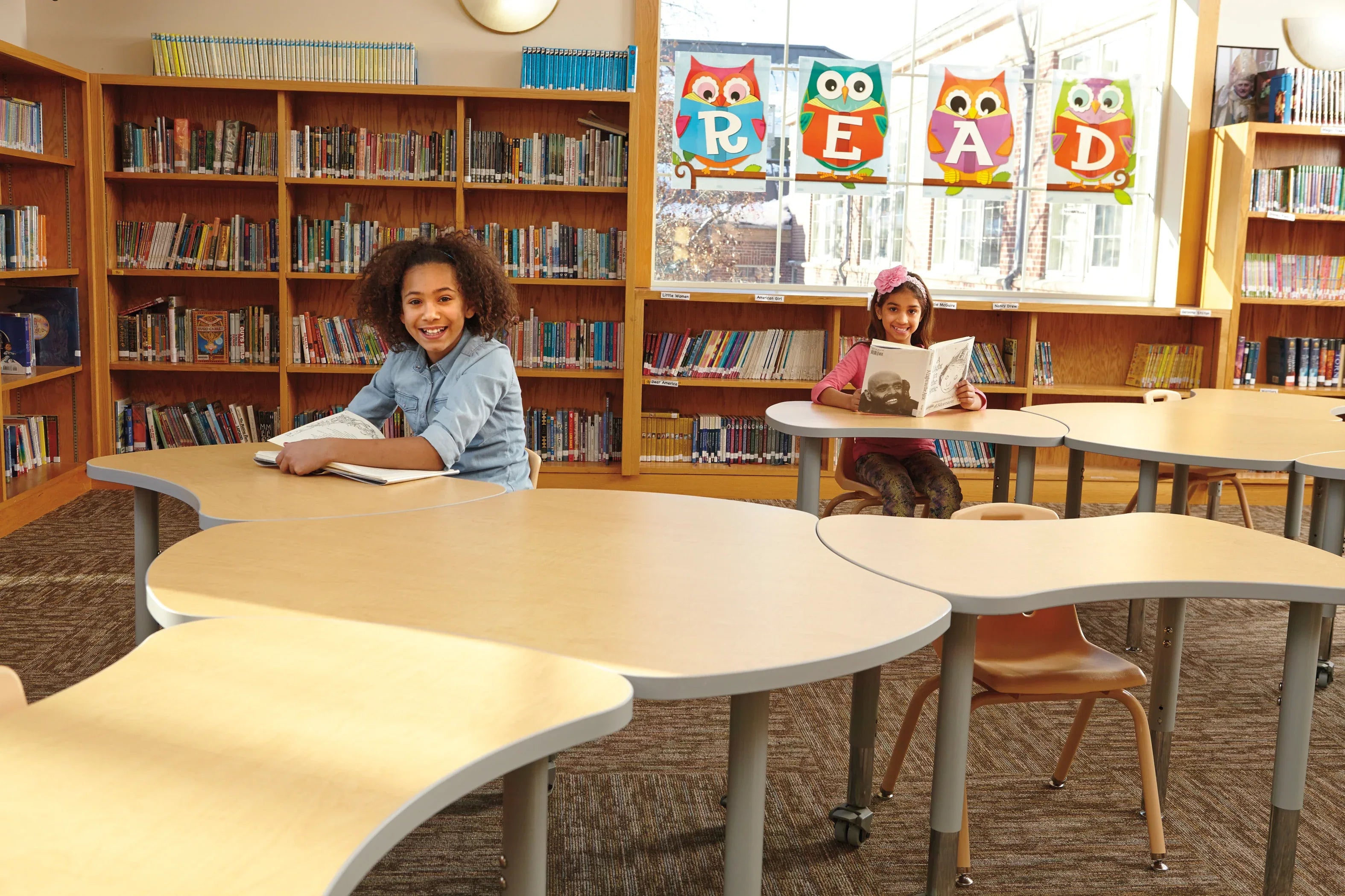 Berries® Collaborative Hub Table - 44" X 47" - Oak/Black
