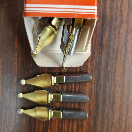 Hunt Speedball Lettering Pens Box of 12 B-2 Pen Ink Nibs #3012