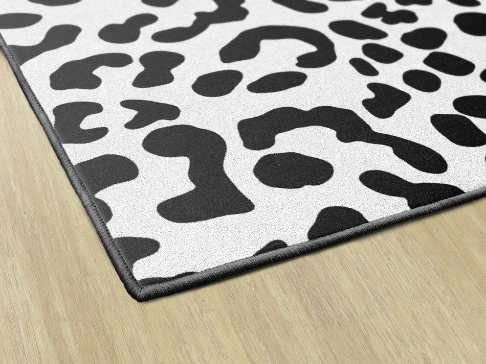 BLACK ON WHITE LEOPARD RECTANGLE CARPETS 5' X 7'6"