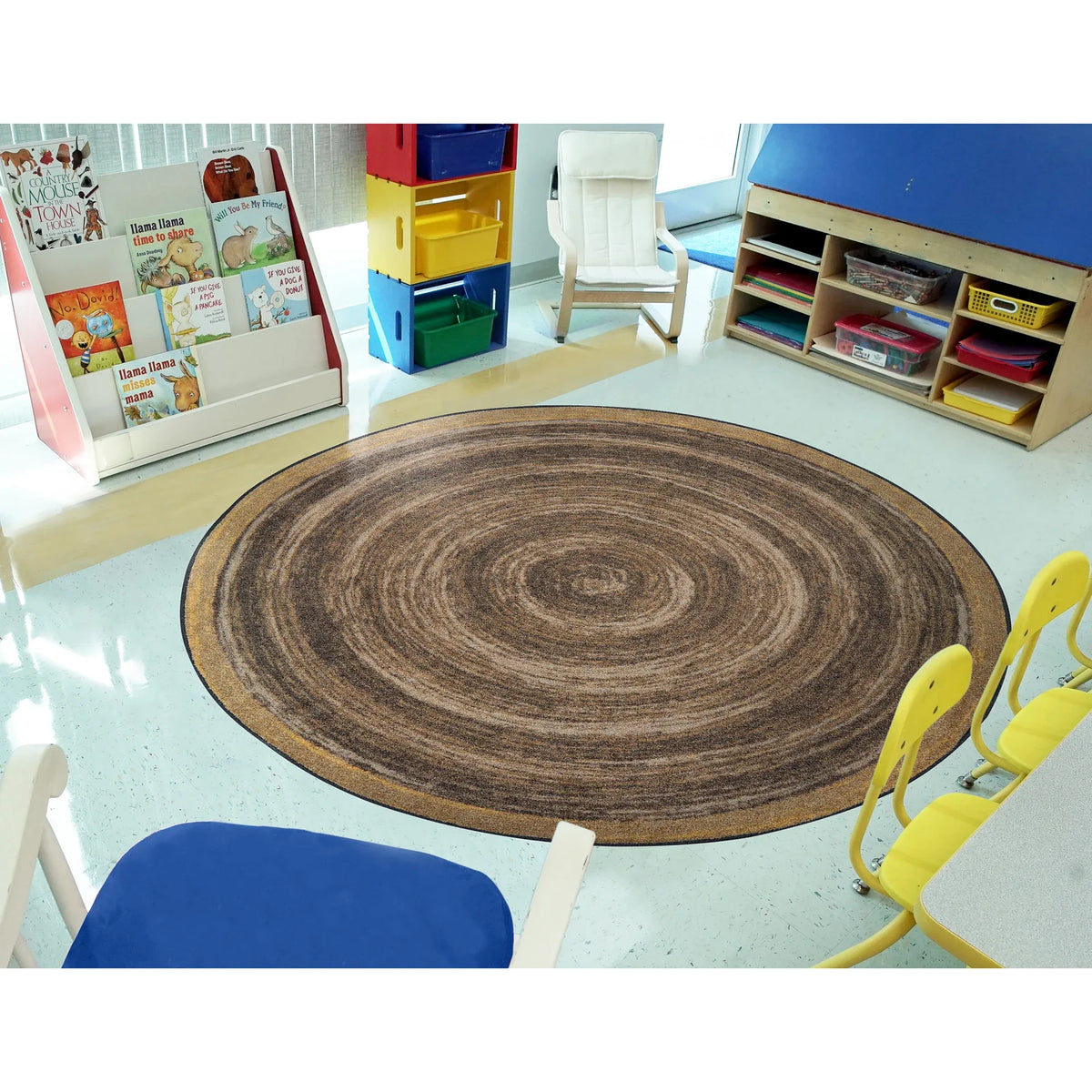 Feeling Natural 7'7" Round area rug in color Walnut