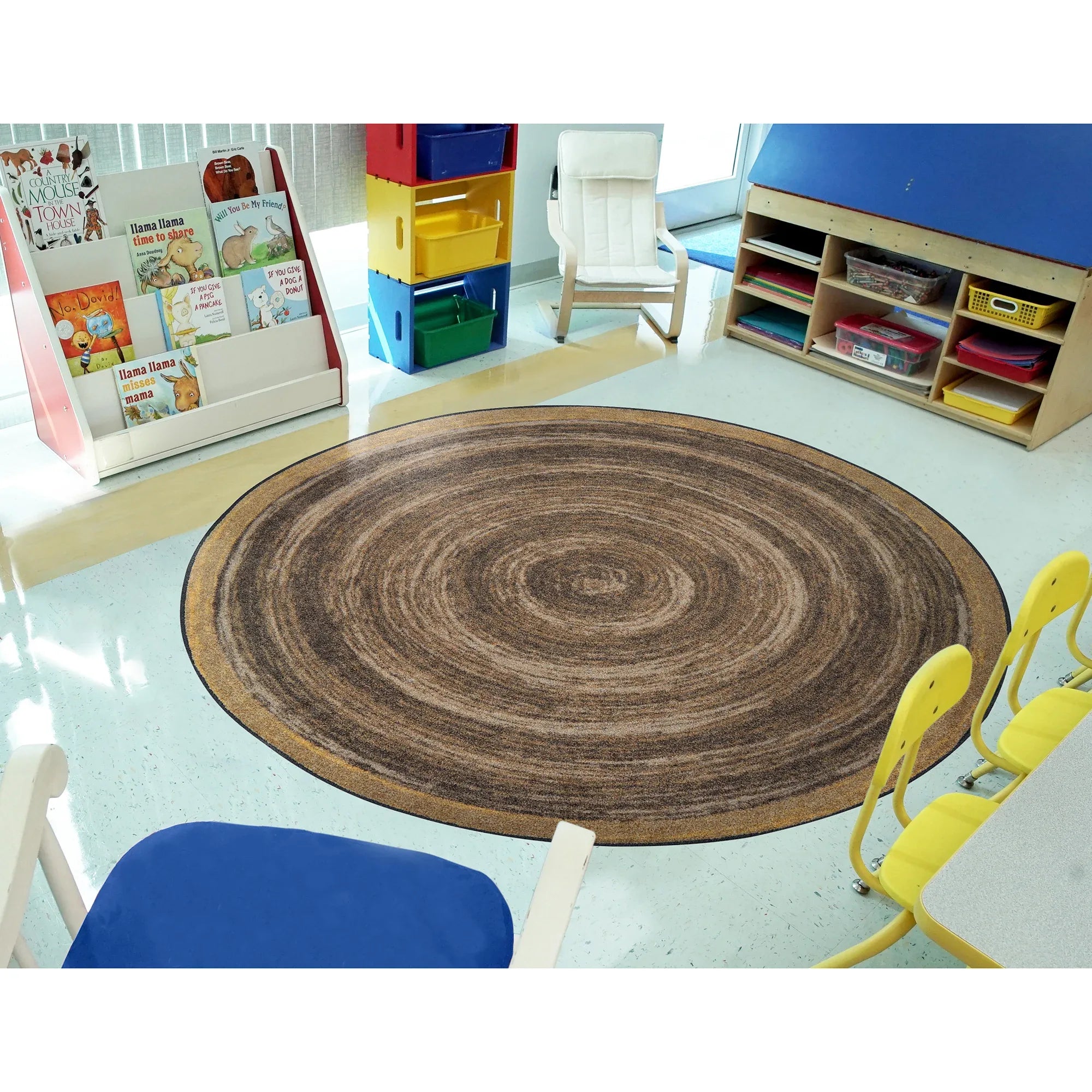 Feeling Natural 7'7" Round area rug in color Walnut