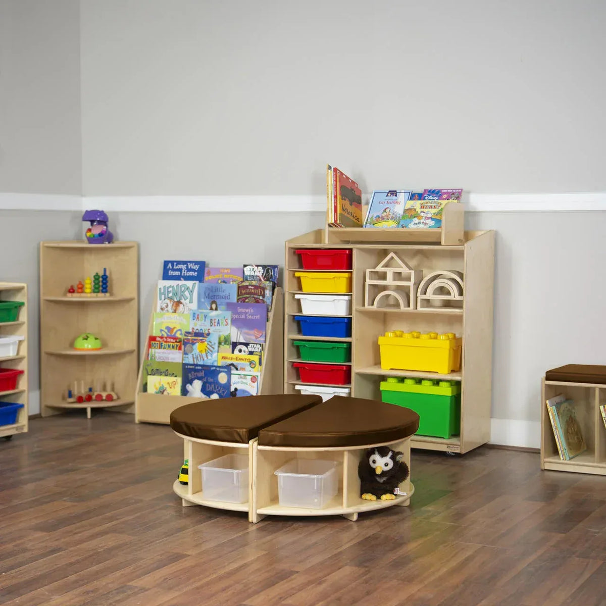Read-A-Round Circle Bench with Brown Cushion and Trays